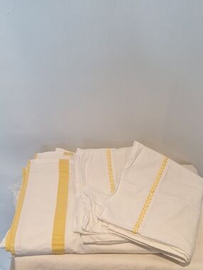 Pottery Barn White with Yellow Dot/ Stripe Accent Full Flat Sheet, 2 Pillow Case